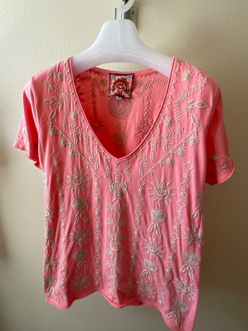 Johnny Was Short Sleeved Shirt.   Size Small.  Pink with cream design